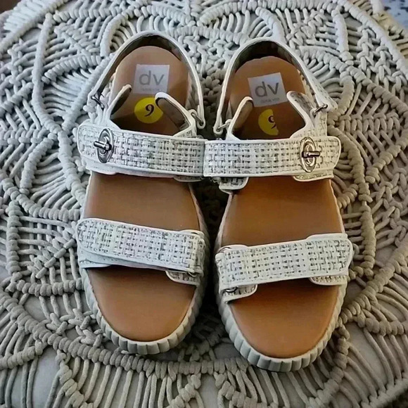 DV by Dolce Vita Cream Platform Sandals - Picture 2 of 5